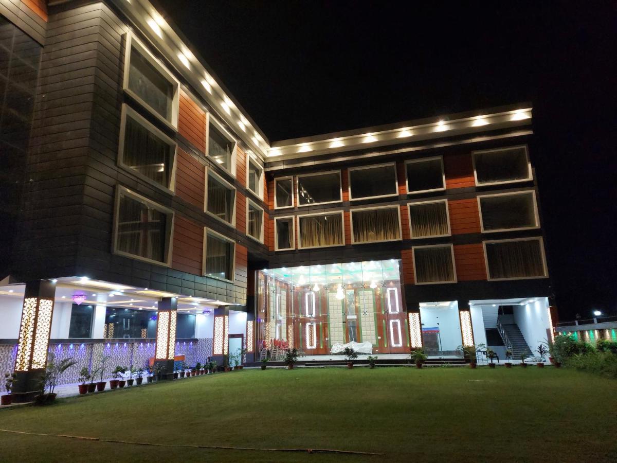 Hotel Ss Grand Λάκναου Εξωτερικό φωτογραφία