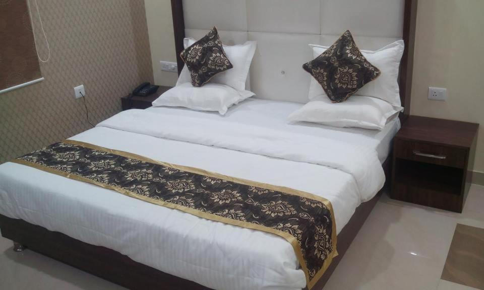 Hotel Ss Grand Λάκναου Εξωτερικό φωτογραφία