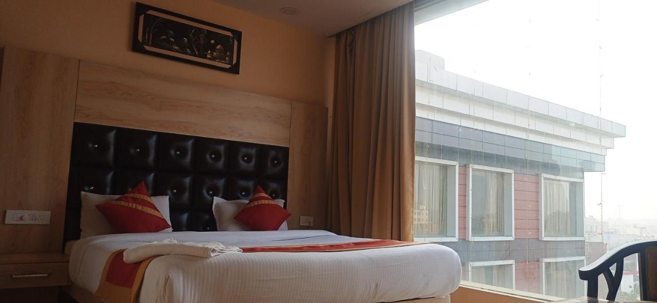 Hotel Ss Grand Λάκναου Εξωτερικό φωτογραφία