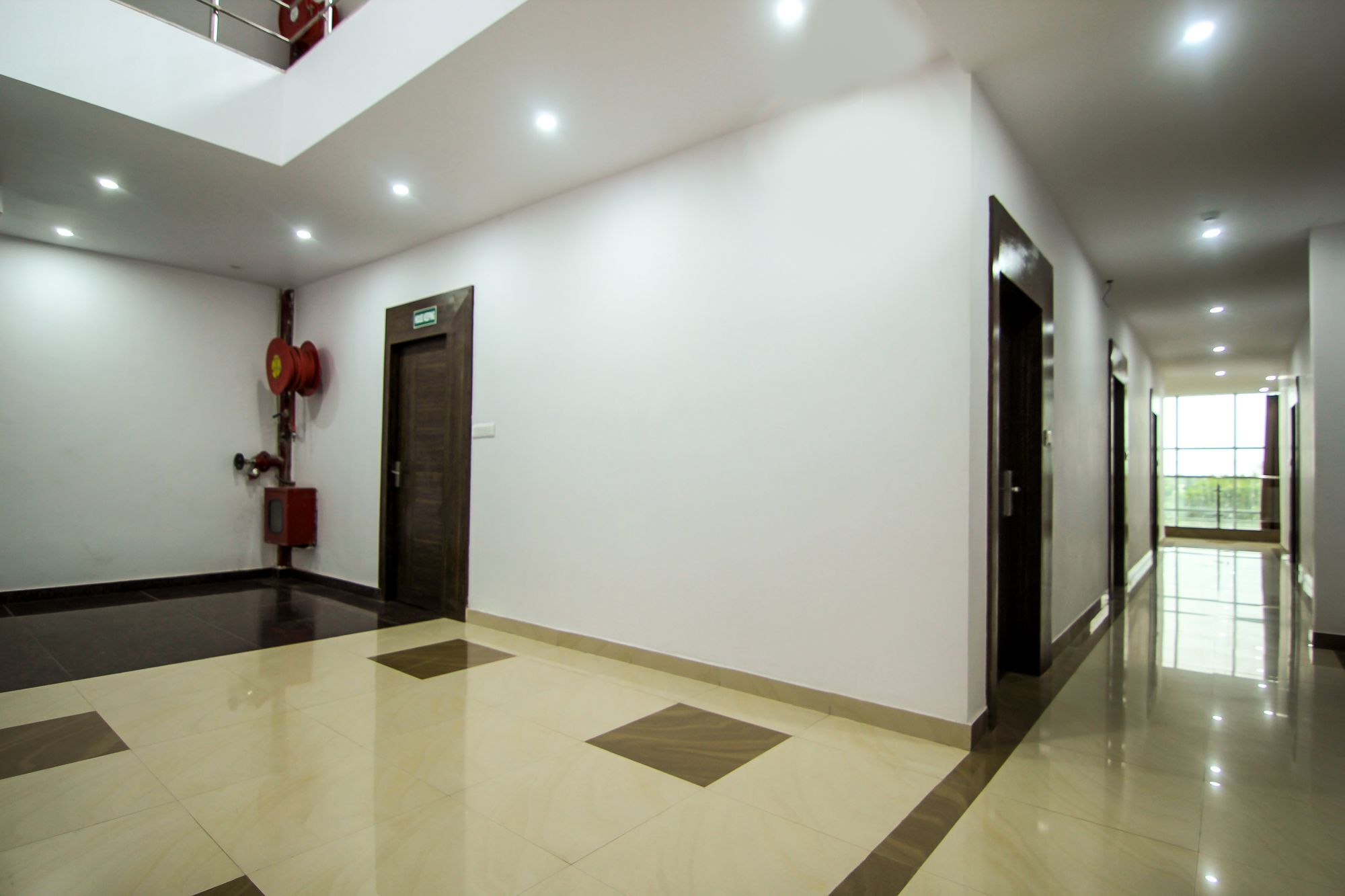 Hotel Ss Grand Λάκναου Εξωτερικό φωτογραφία