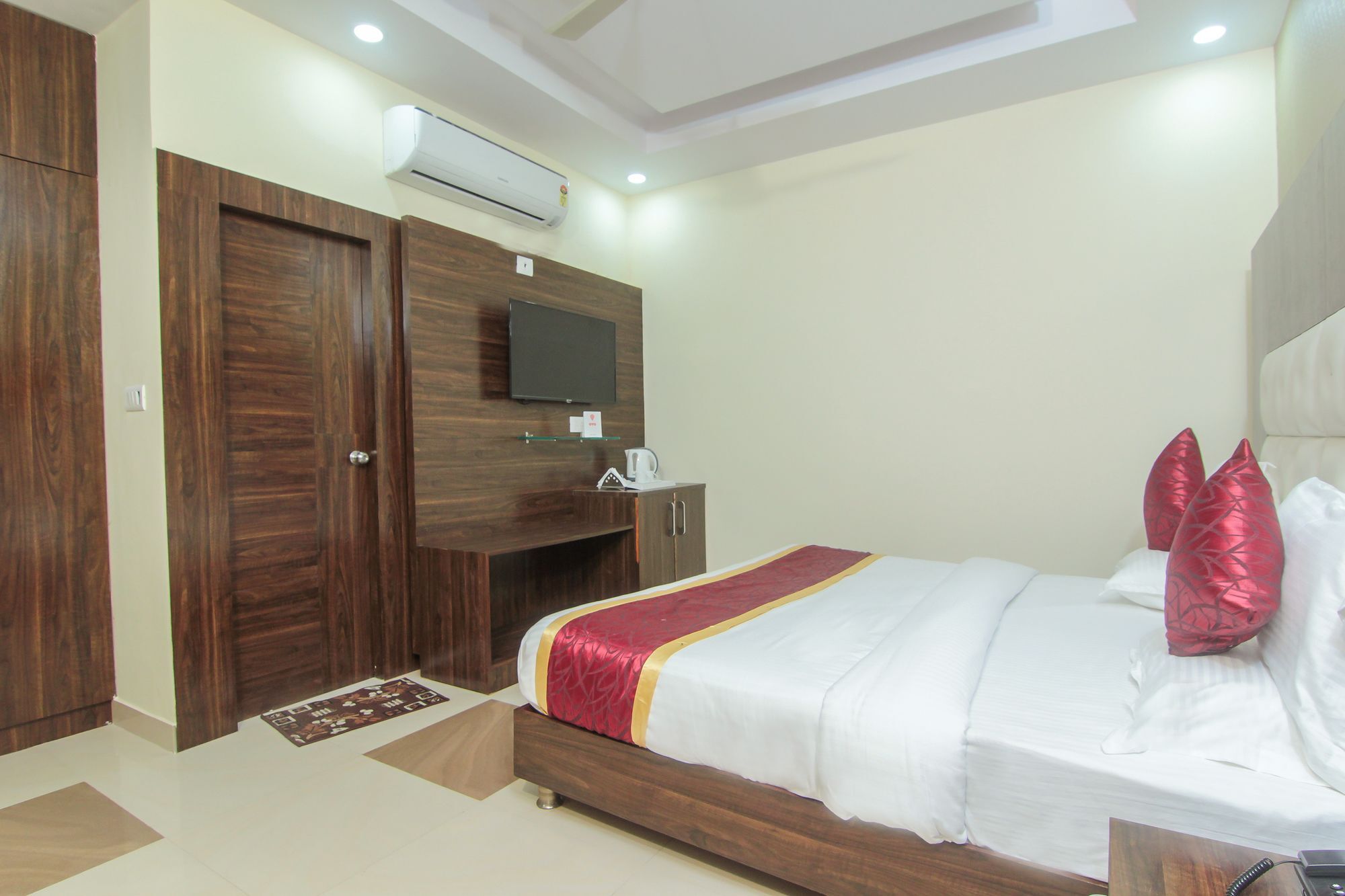 Hotel Ss Grand Λάκναου Εξωτερικό φωτογραφία
