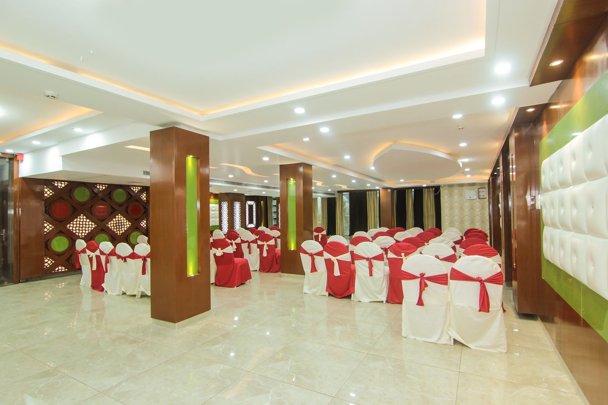 Hotel Ss Grand Λάκναου Εξωτερικό φωτογραφία